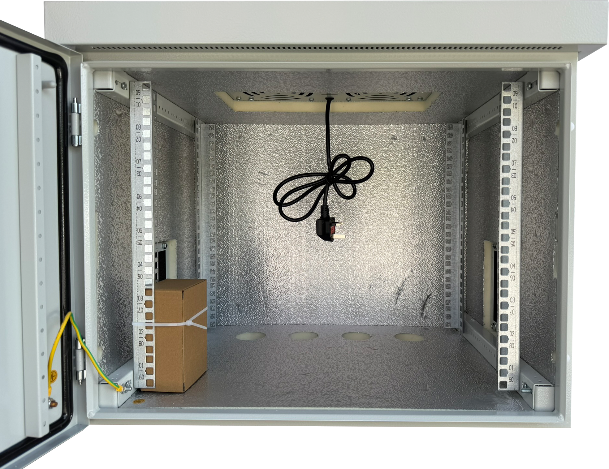 Rack-uri de exterior IP55 cu izolație termică: soluția completă pentru protecția echipamentelor &icirc;n medii dificile